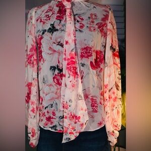 “Host Pick” Beautiful Floral Sheer White House Black Market blouse